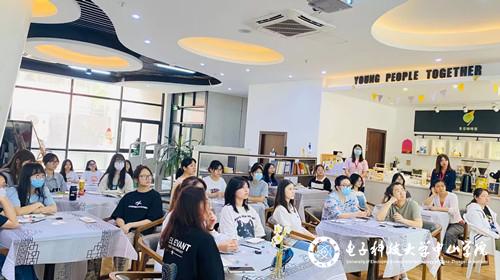 非遺文化進(jìn)校園 圖書館搭建文化藝術(shù)交流新橋梁